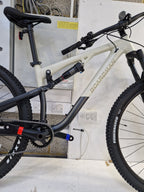 Boardman MTR 8.8 Unisex Full Suspension 29in Mountain Bike Small Cream/Black