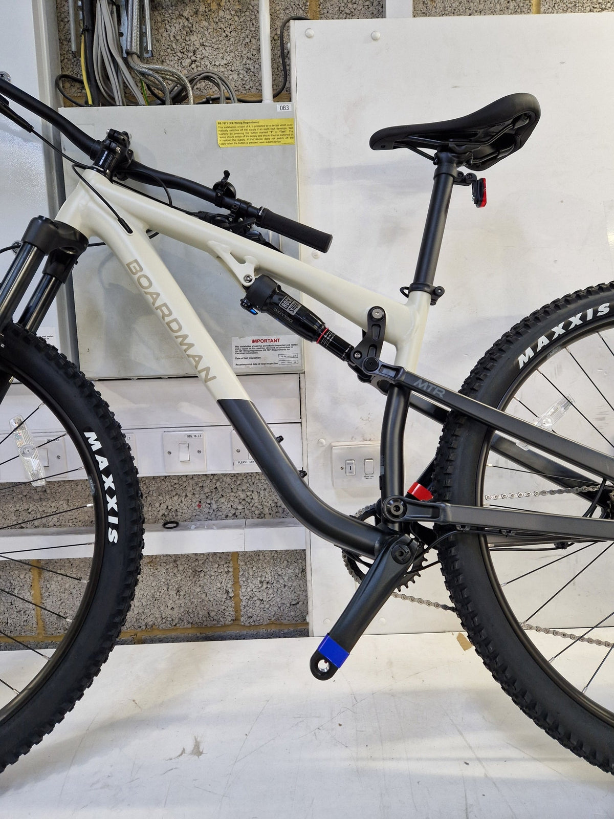 Boardman MTR 8.8 Unisex Full Suspension 29in Mountain Bike Small Cream/Black