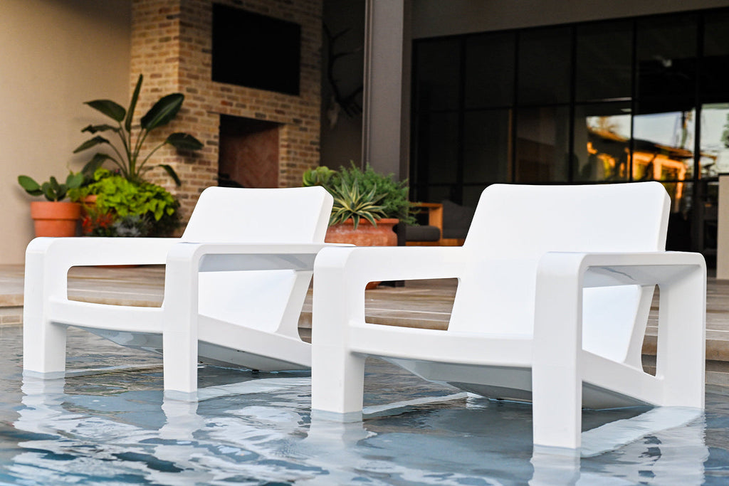 Deck Modern Outdoor Resin Lounge Chair – Patio & Poolside