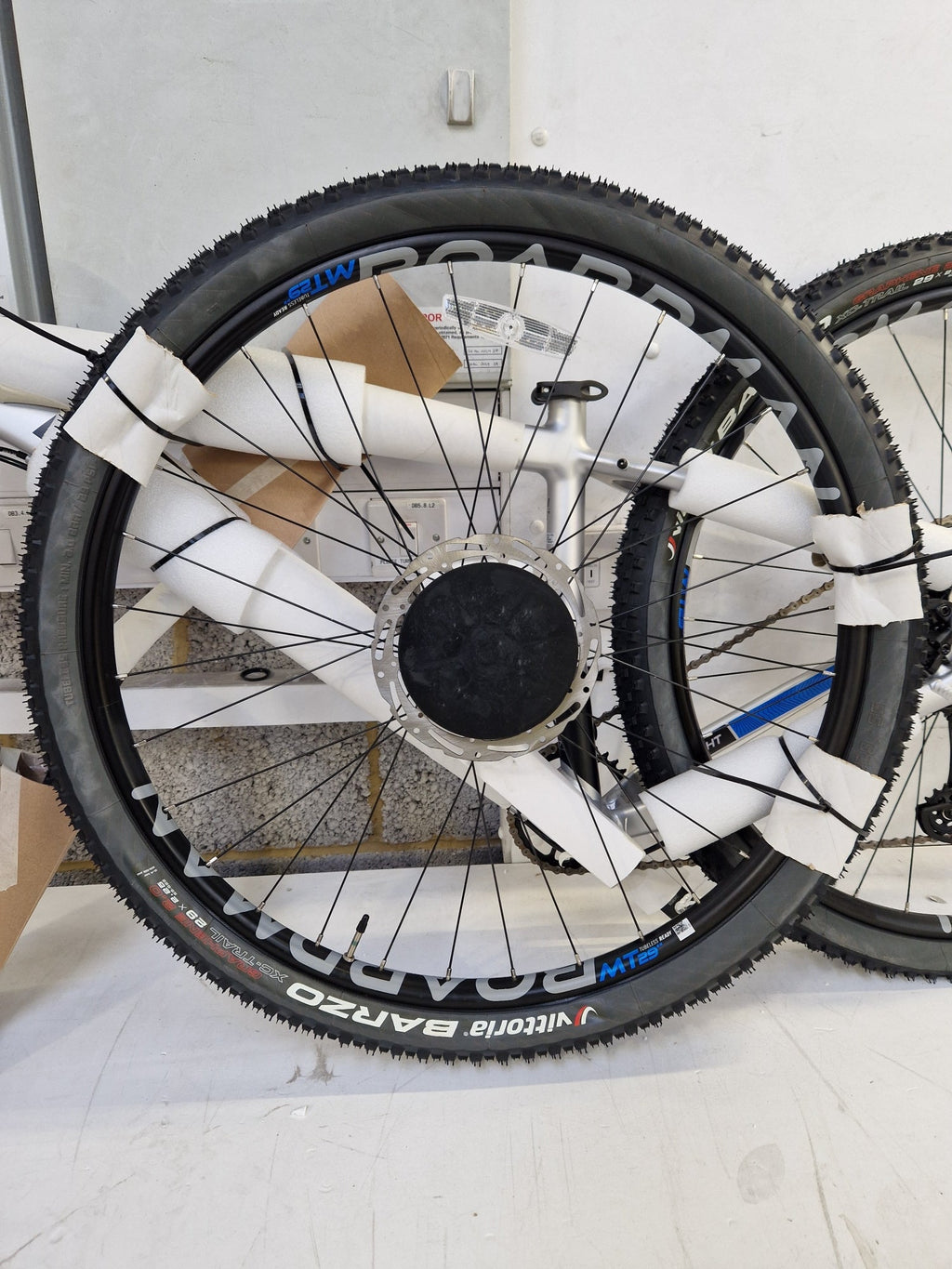 Boardman MHT 8.8 Hardtail 11-Gears Dic Brake Mountain Bike - Small - Silver 