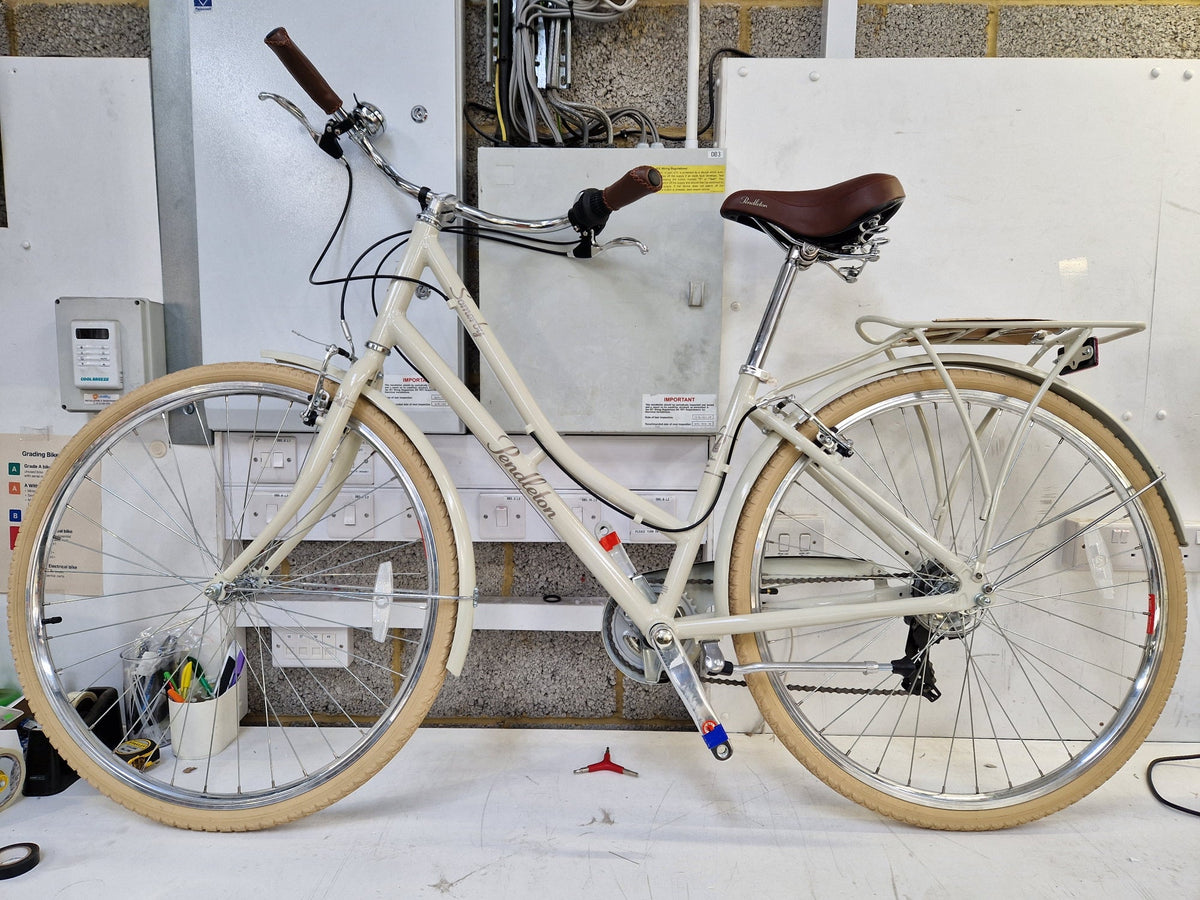 Pendleton Somerby 7-Speed 700c Women's Hybrid Bike - Bone - Small Light Grey