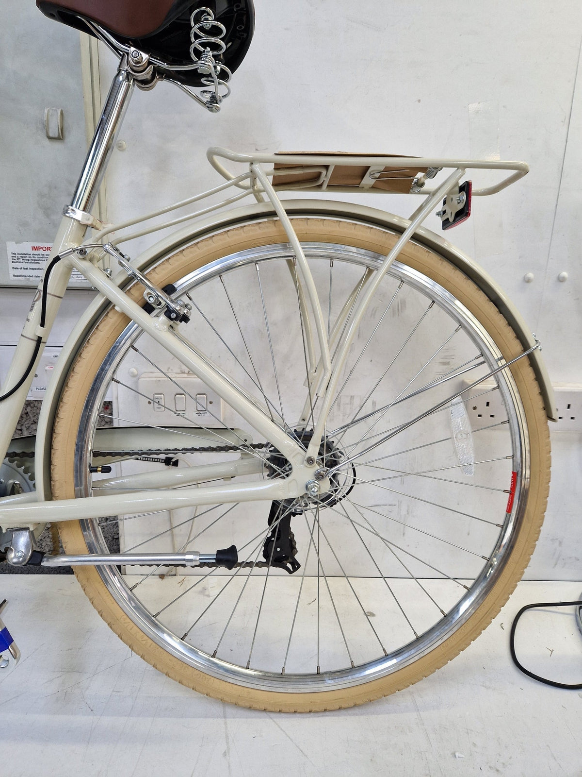 Pendleton Somerby 7-Speed 700c Women's Hybrid Bike - Bone - Small Light Grey