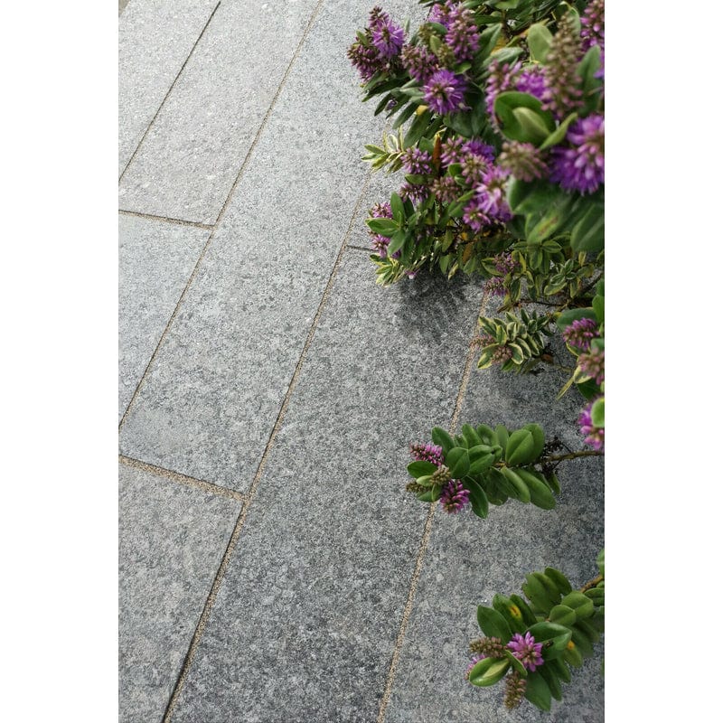 Misty Black Pearl Granite Effect Sandstone Paving Pack (19.50m2 - 66 Slabs / Mixed Pack)