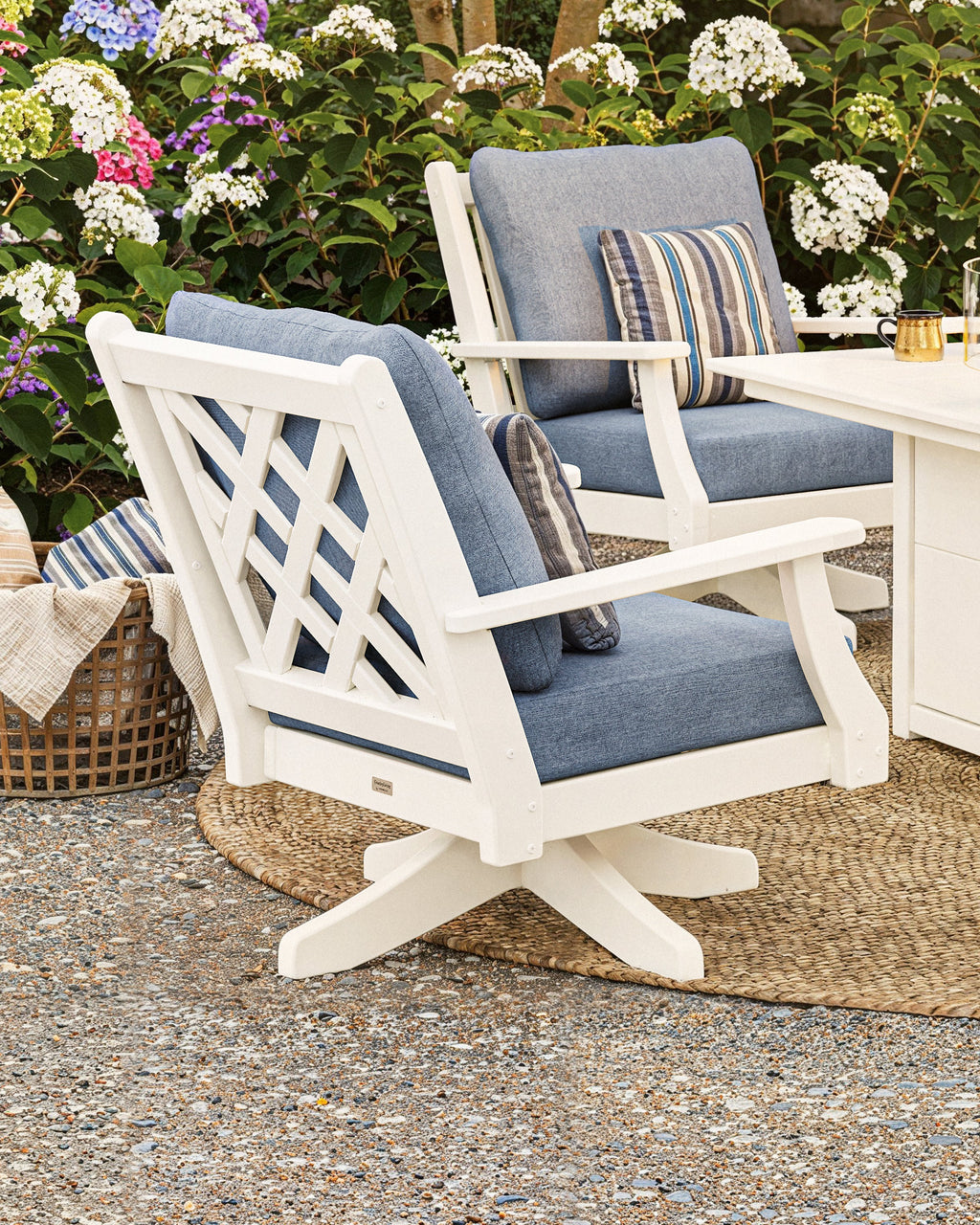 Wovendale Deep Seating Swivel Chair