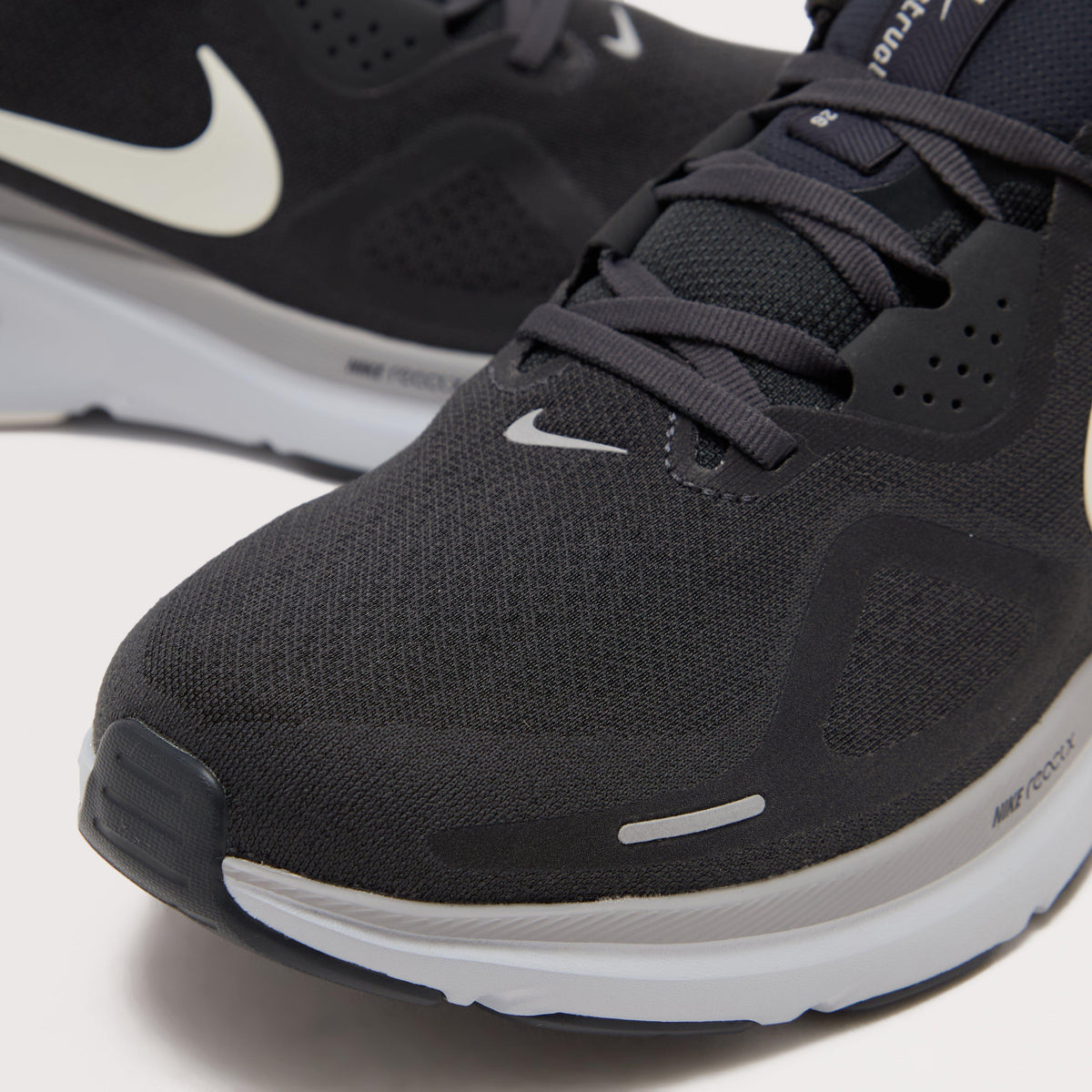 Men's Structure 26 Road Running Shoe