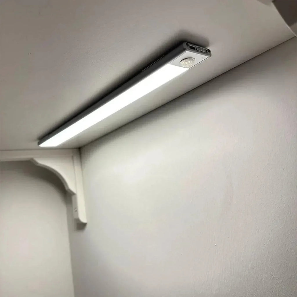 LED Blade 40.5cm Battery Powered Under Cabinet Light | Ledison