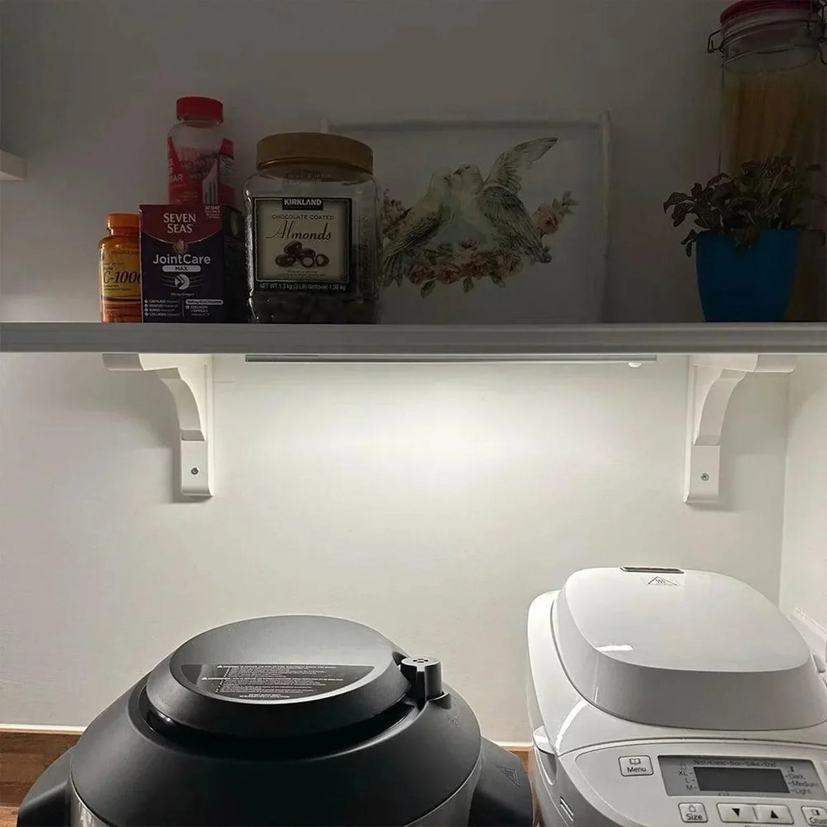 LED Blade 40.5cm Battery Powered Under Cabinet Light | Ledison