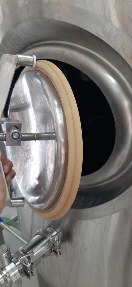 Brewery Tank Door Seals – Food Grade Natural Rubber Seals for Brewing & Food Industry